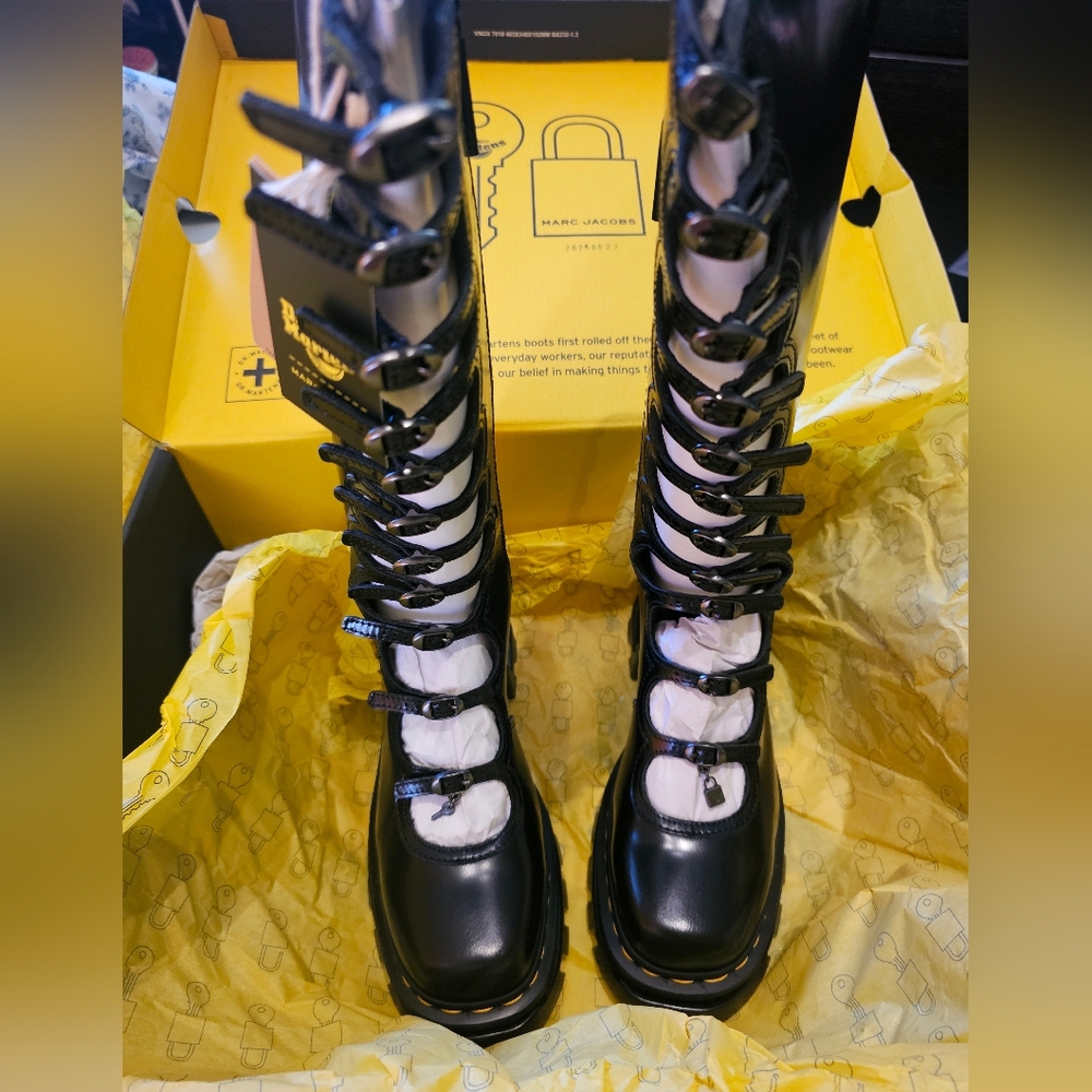 Dr. Martens Black Leather Women's Boots 🚩EXTRA PICTURES🚩